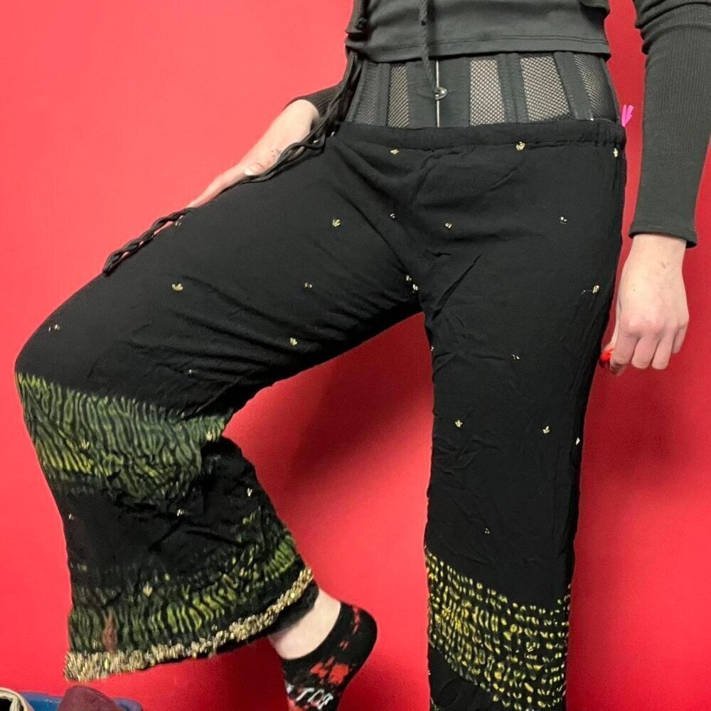 Black flowey capri pants with gold and green accents 💚